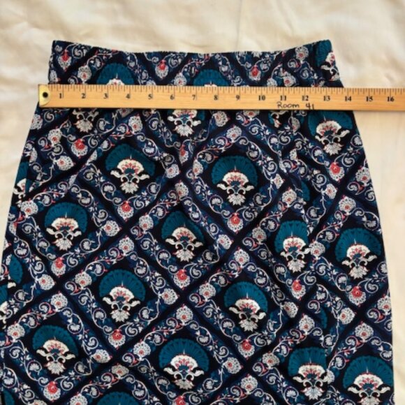 Anne Taylor Loft Short Blue Paisley Skirt - Size X-Small - Picture 5 of 6